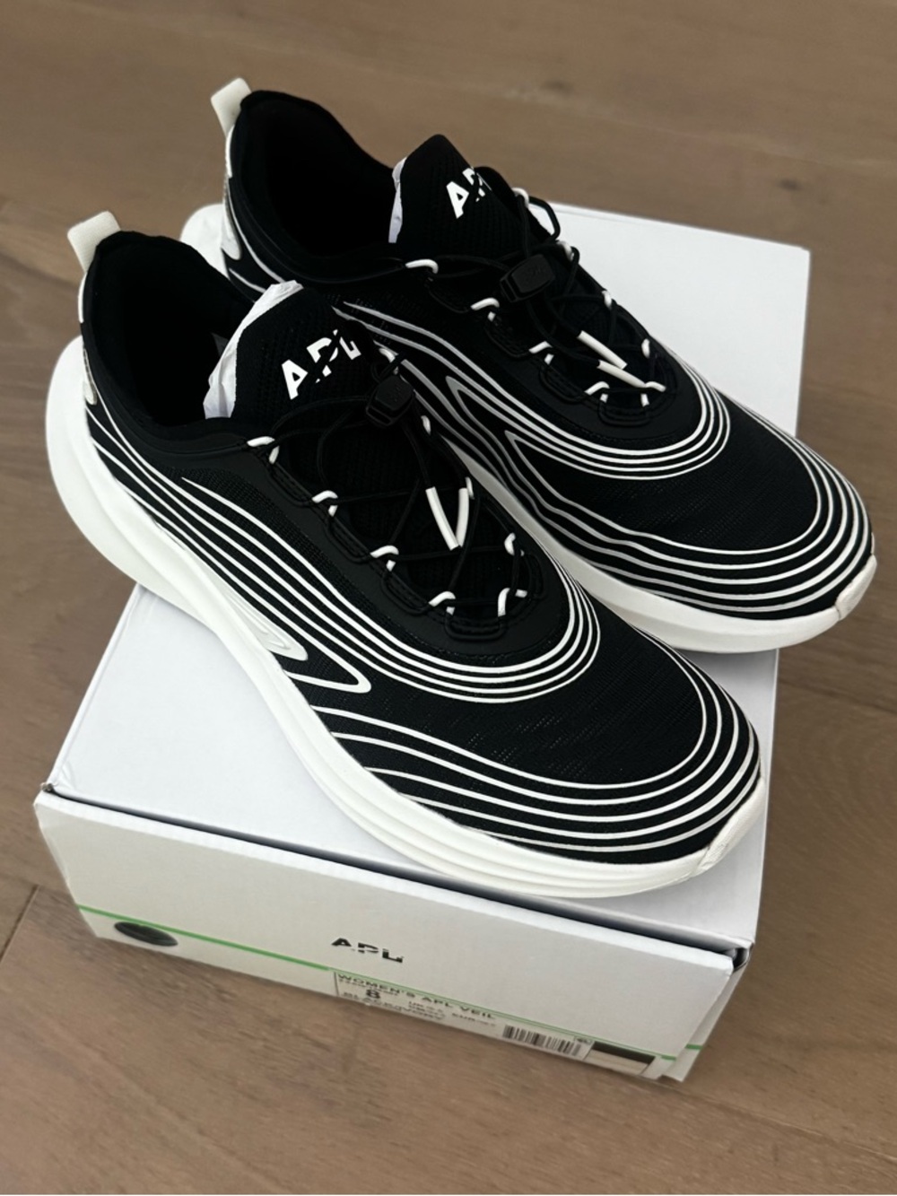 NWT APL Veil black/ivory size 8 women’s